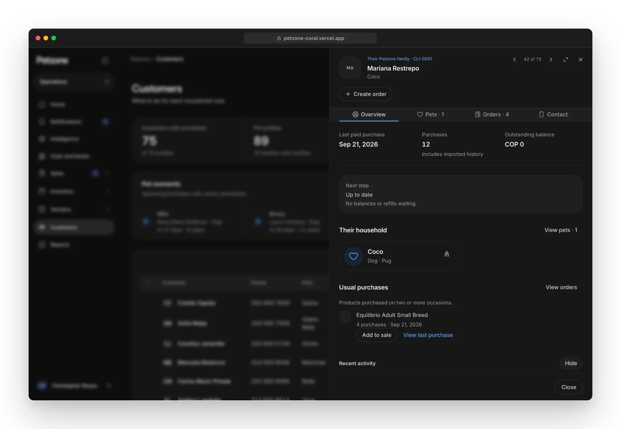 Petzone customer record in the dark theme: last purchase, number of purchases, balance, their pet and their usual purchases